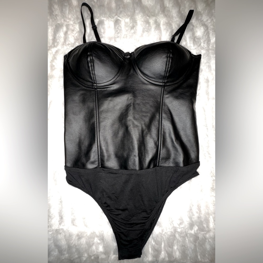 🔥BRAND NEW!!🔥 Bra style leather bodysuit, with adjustable & removable straps